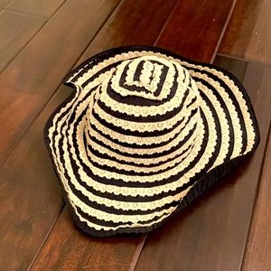 Anthropologie summer hat. Black and cream.